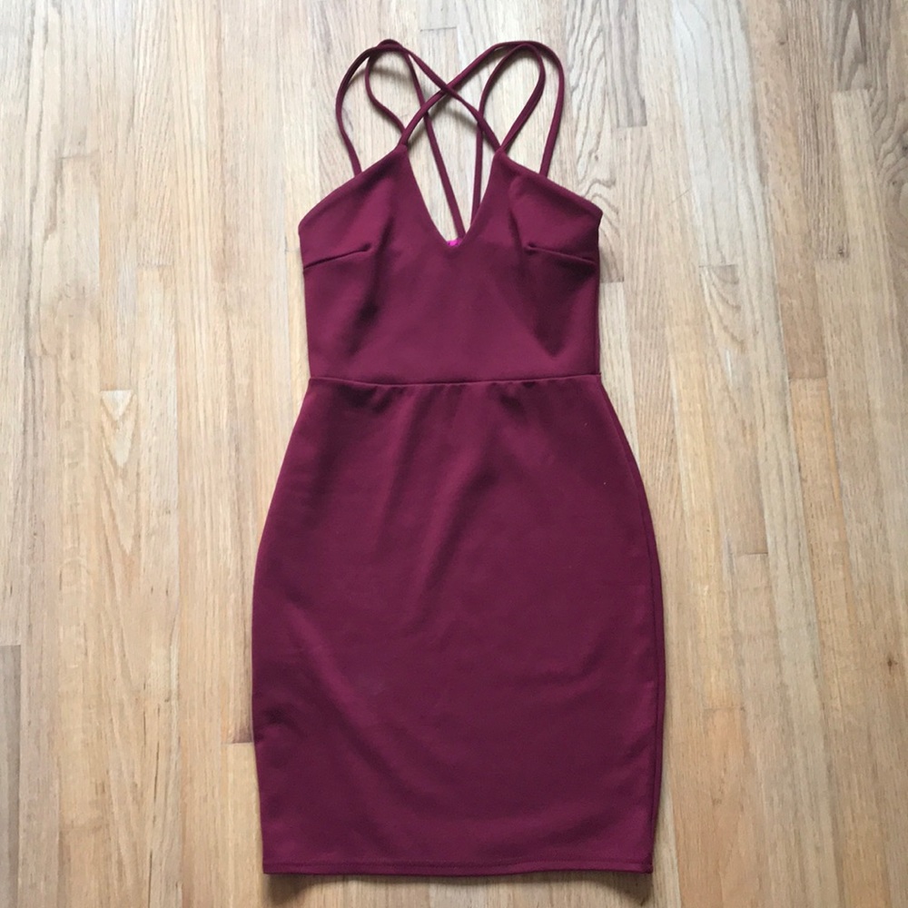 Maroon strapped fitted dress